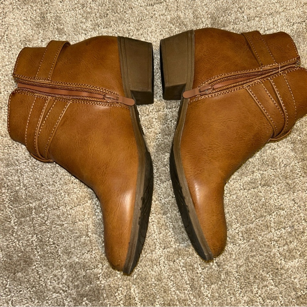 Top Moda Chase-1 Elastic Panel Block Heel Dual Buckle Decor Tan Ankle Boot 8.5 - Picture 3 of 8
